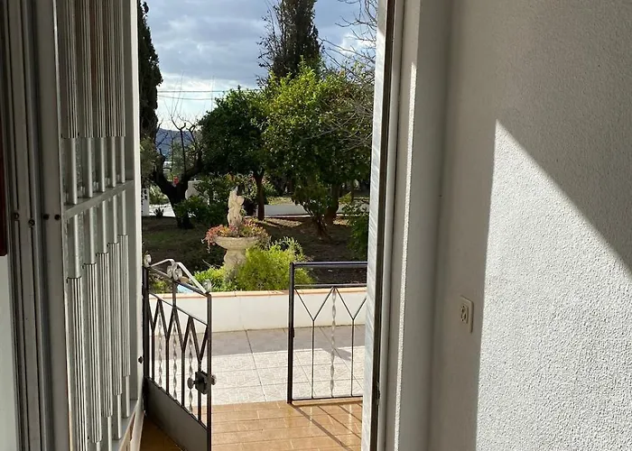 Casa Nova - Paderne - Moradia Com Jardim
