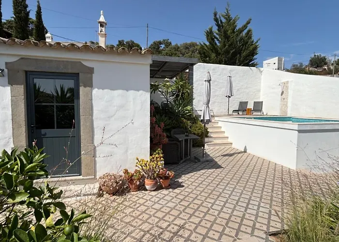 Casa Na Colina : The Cottage And The Long House